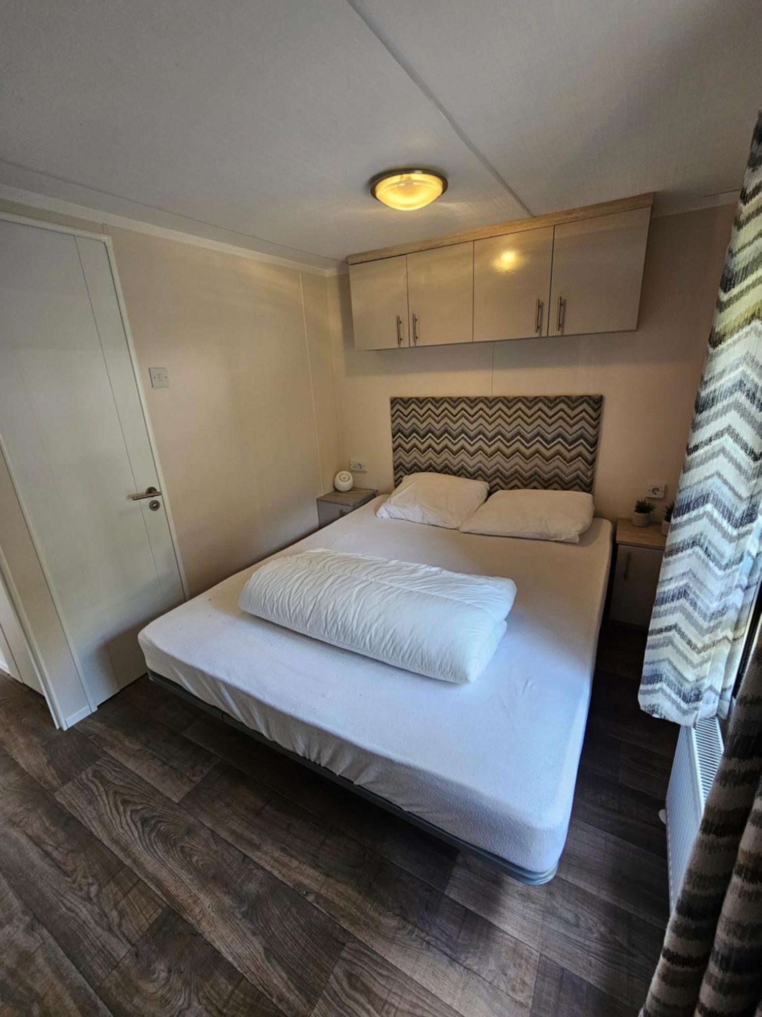 Luxe 4 Persoons Chalet Op 5 Sterren Camping Raalte Eksteriør billede