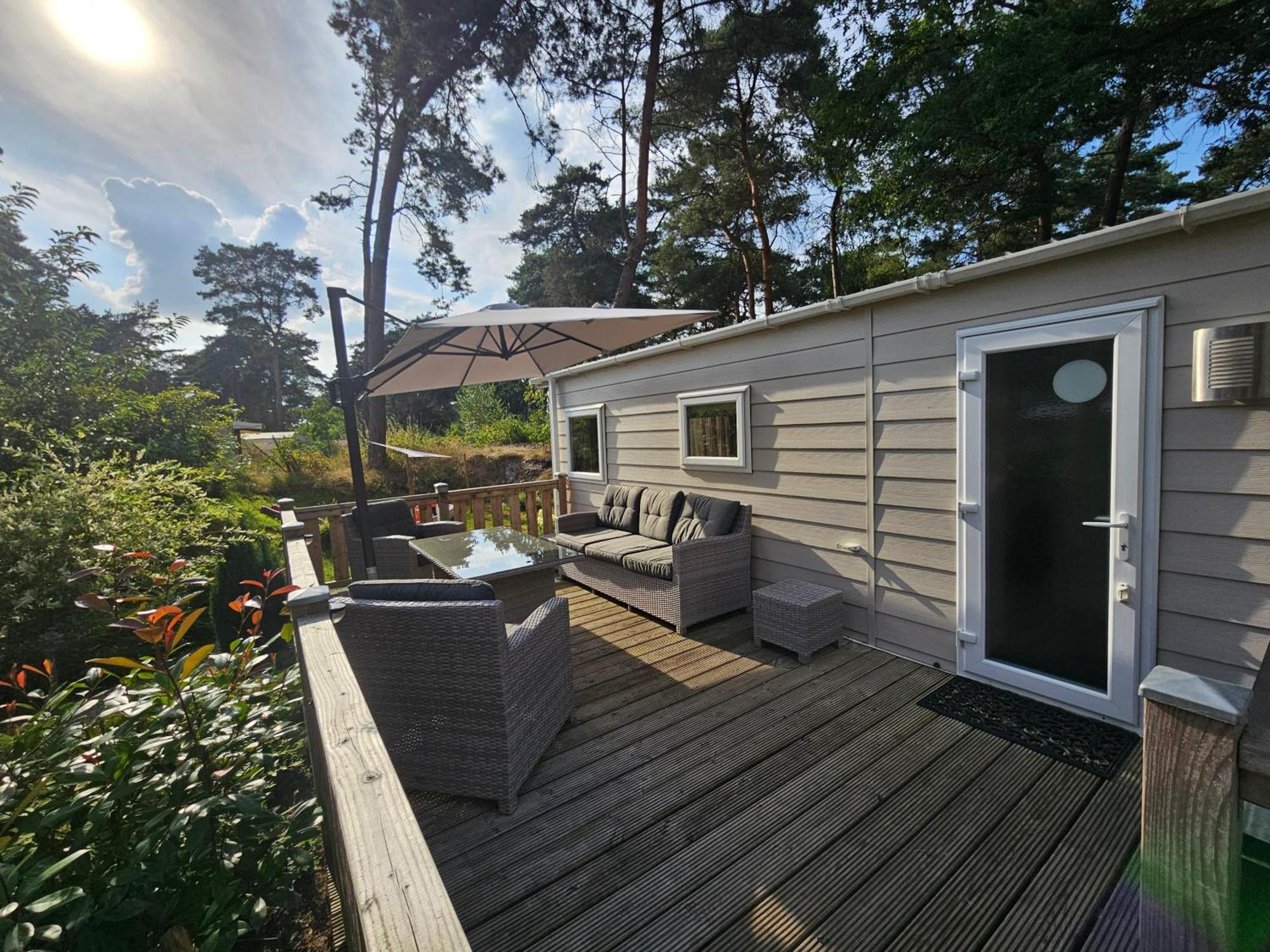 Luxe 4 Persoons Chalet Op 5 Sterren Camping Raalte Eksteriør billede