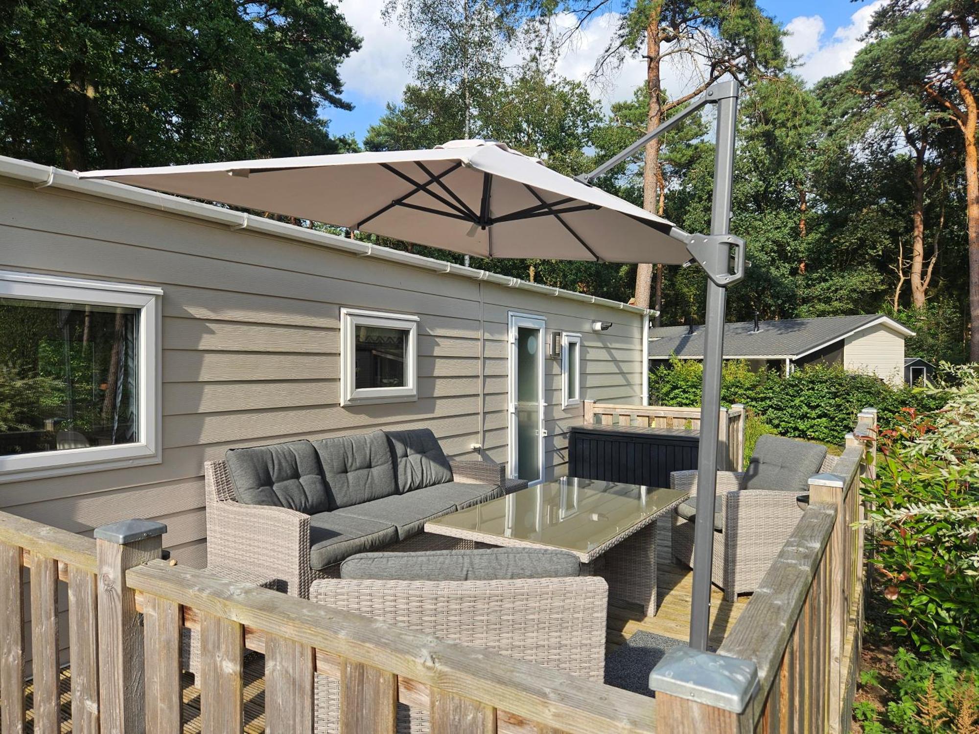 Luxe 4 Persoons Chalet Op 5 Sterren Camping Raalte Eksteriør billede