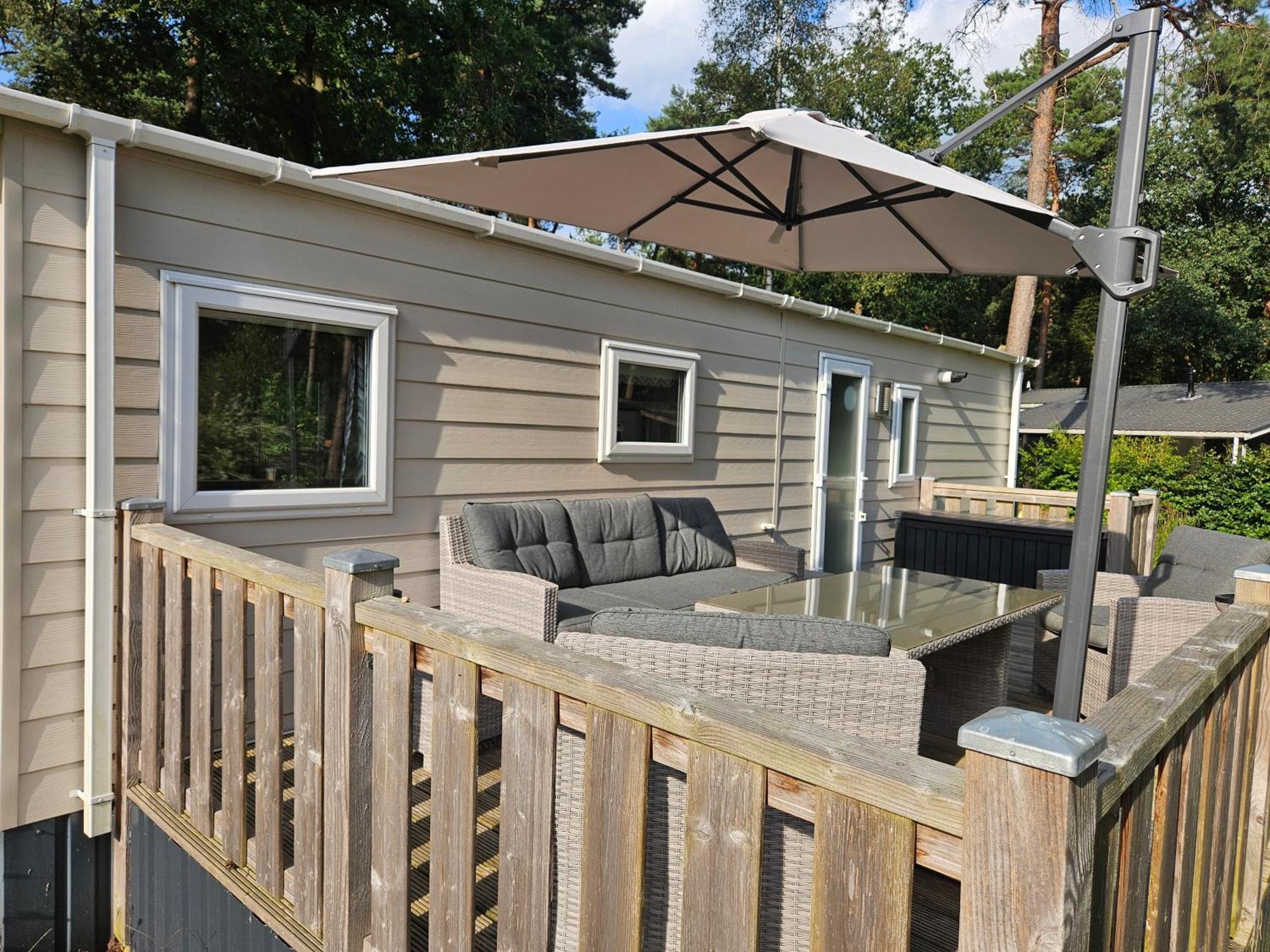Luxe 4 Persoons Chalet Op 5 Sterren Camping Raalte Eksteriør billede